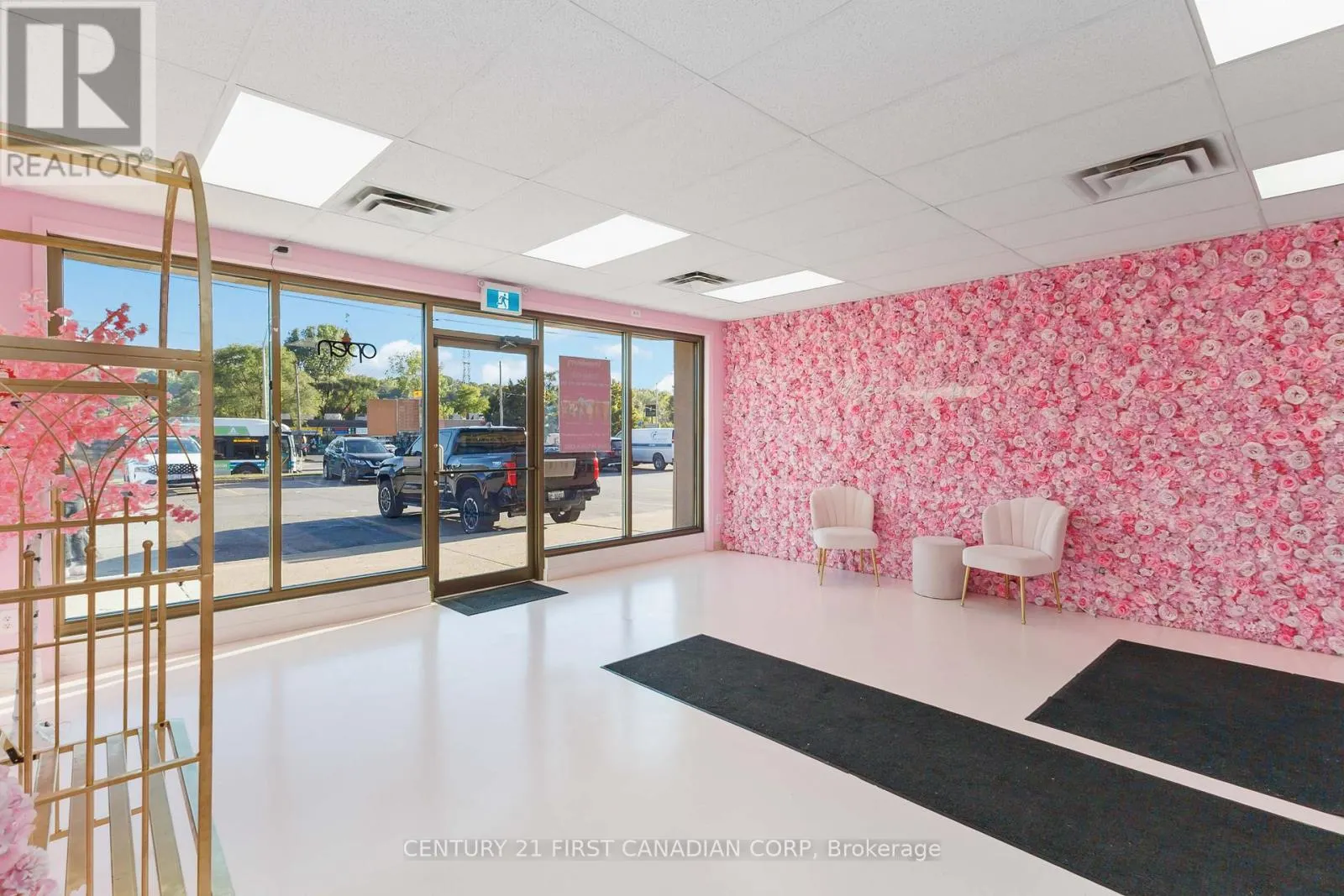 122 - 920 COMMISSIONERS ROAD, #122
