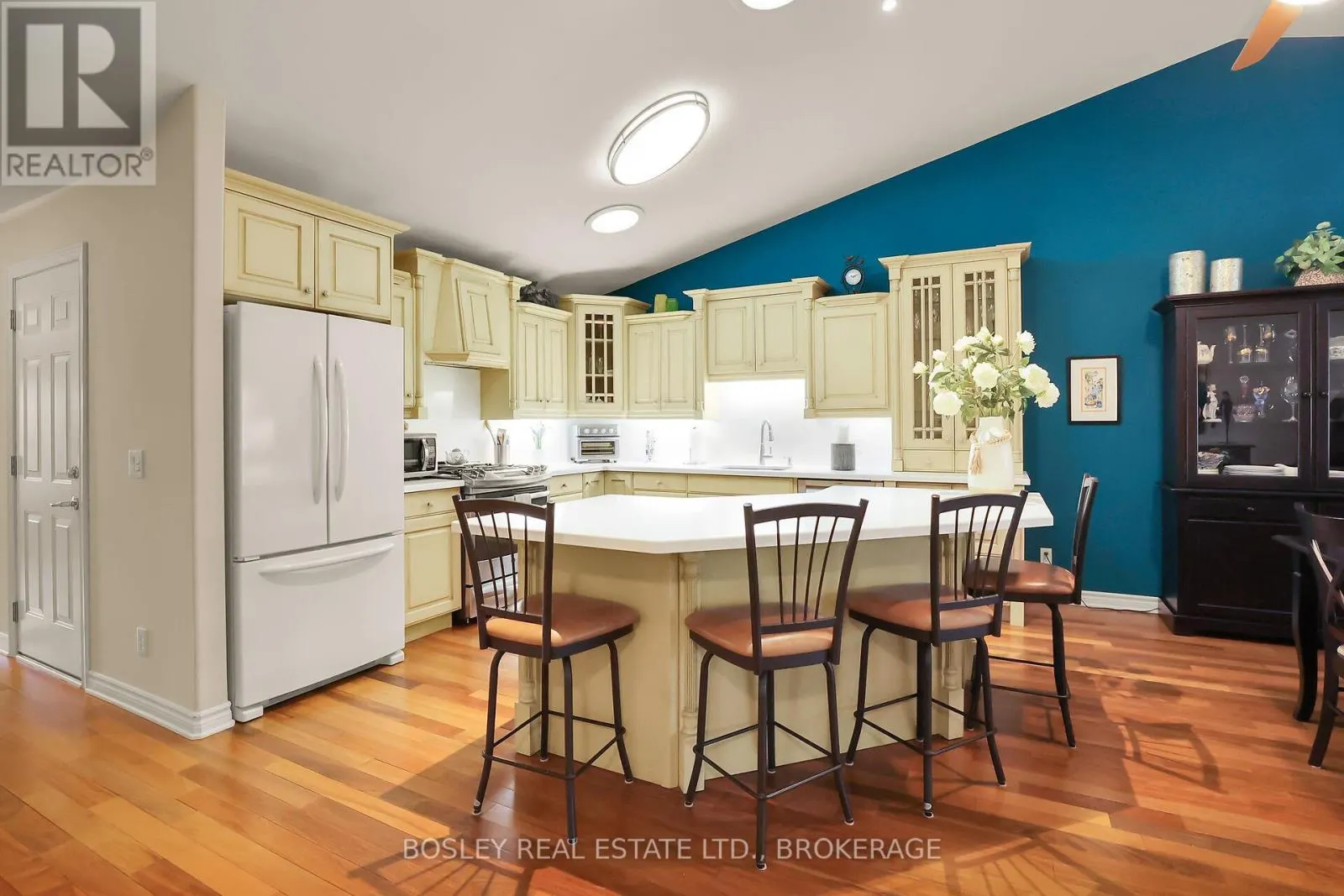 3 - 21 LORETTA DRIVE W, #3