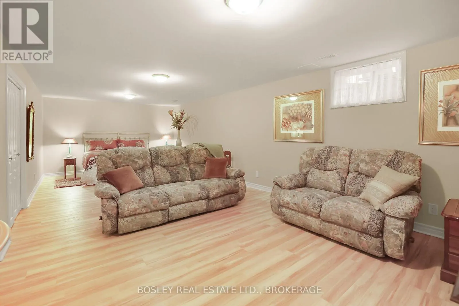 3 - 21 LORETTA DRIVE W, #3