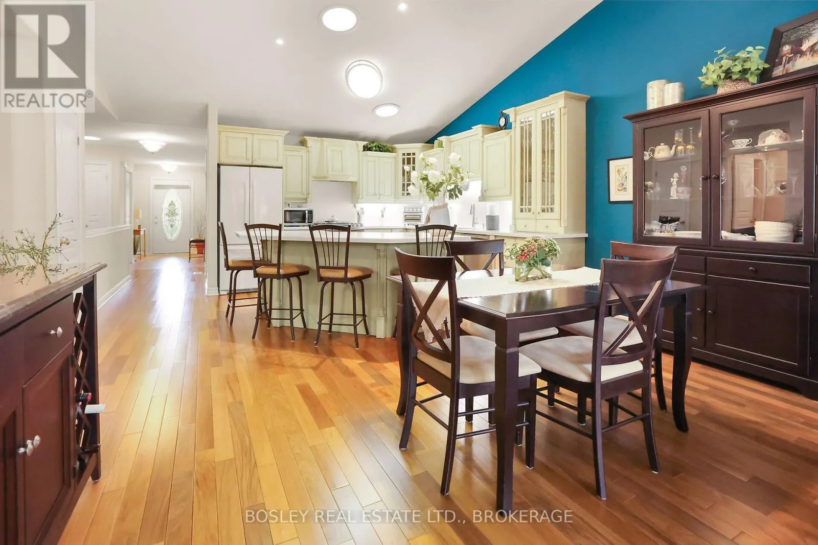 3 - 21 LORETTA DRIVE W, #3