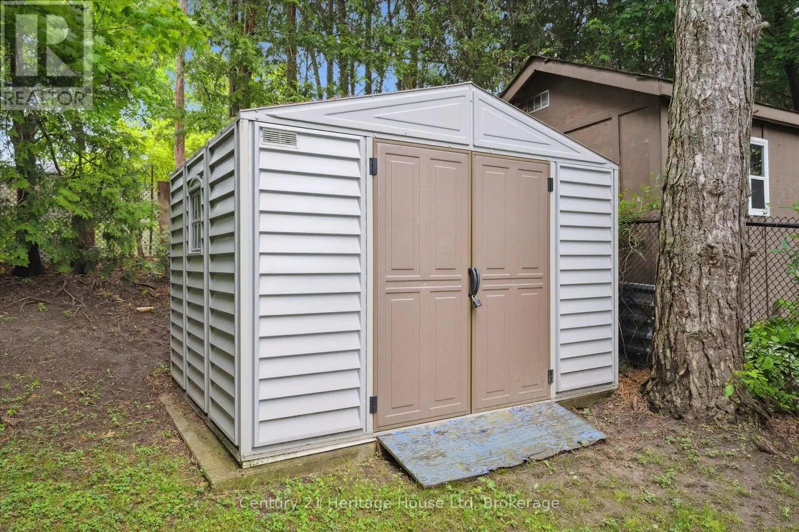 131 WAVERLEY DRIVE