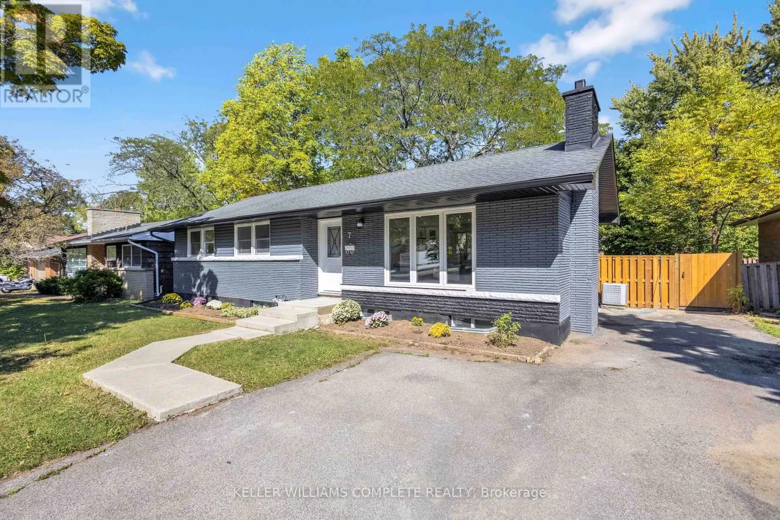 7 SWAN DRIVE