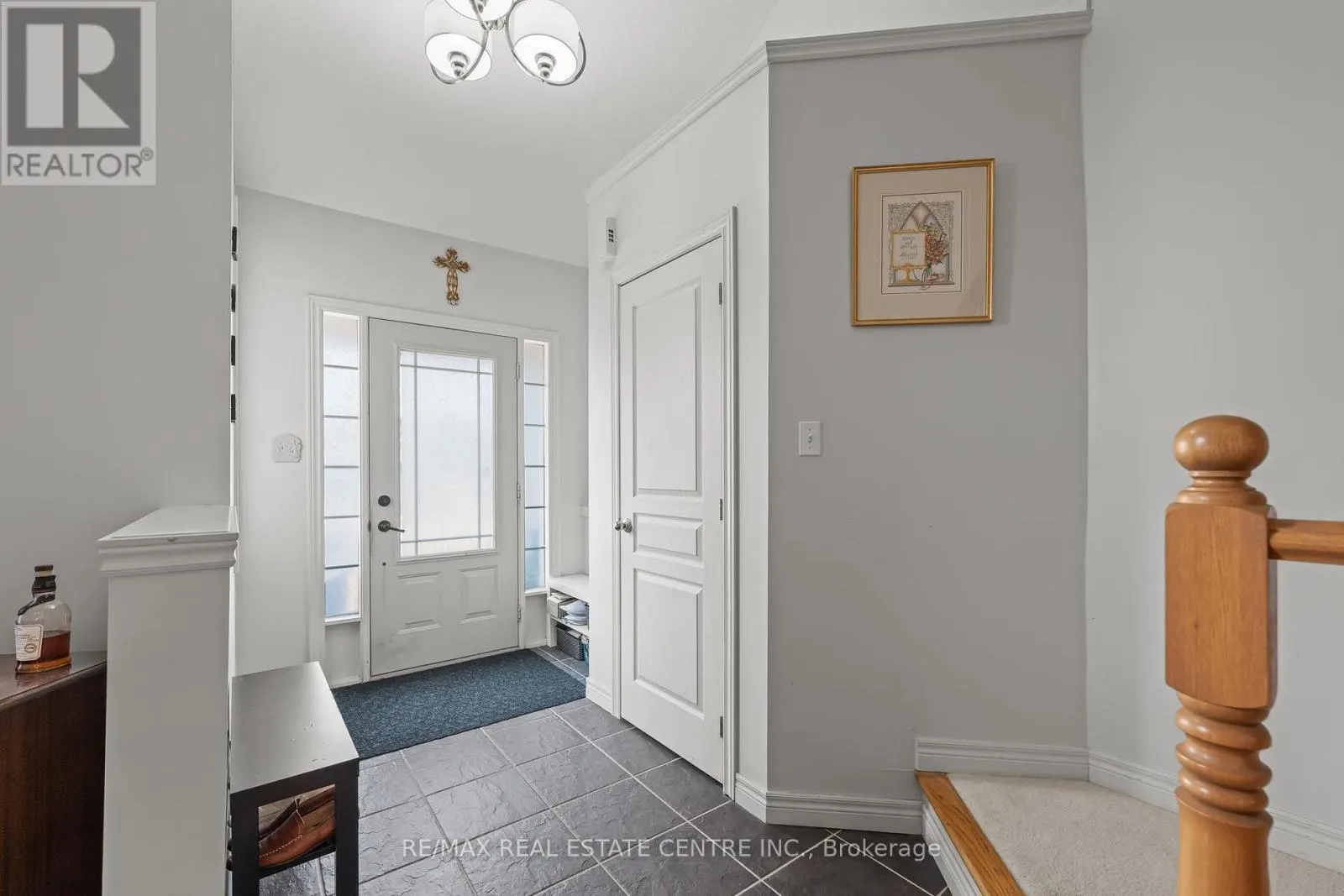 4 IRONGATE DRIVE