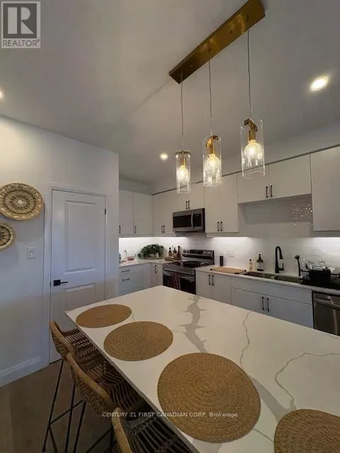 5 - 3900 SAVOY STREET, #5