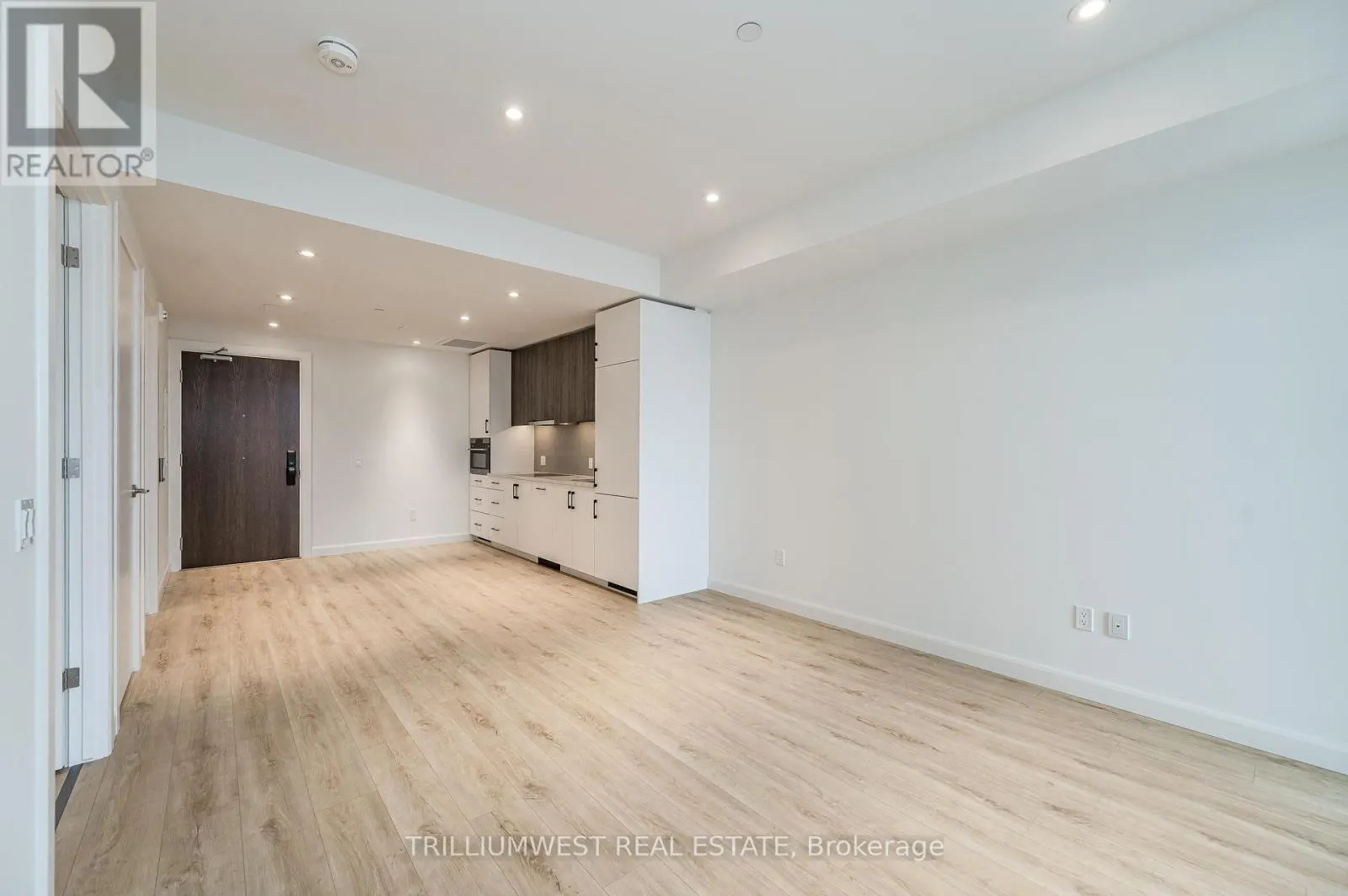 505 - 741 KING STREET W