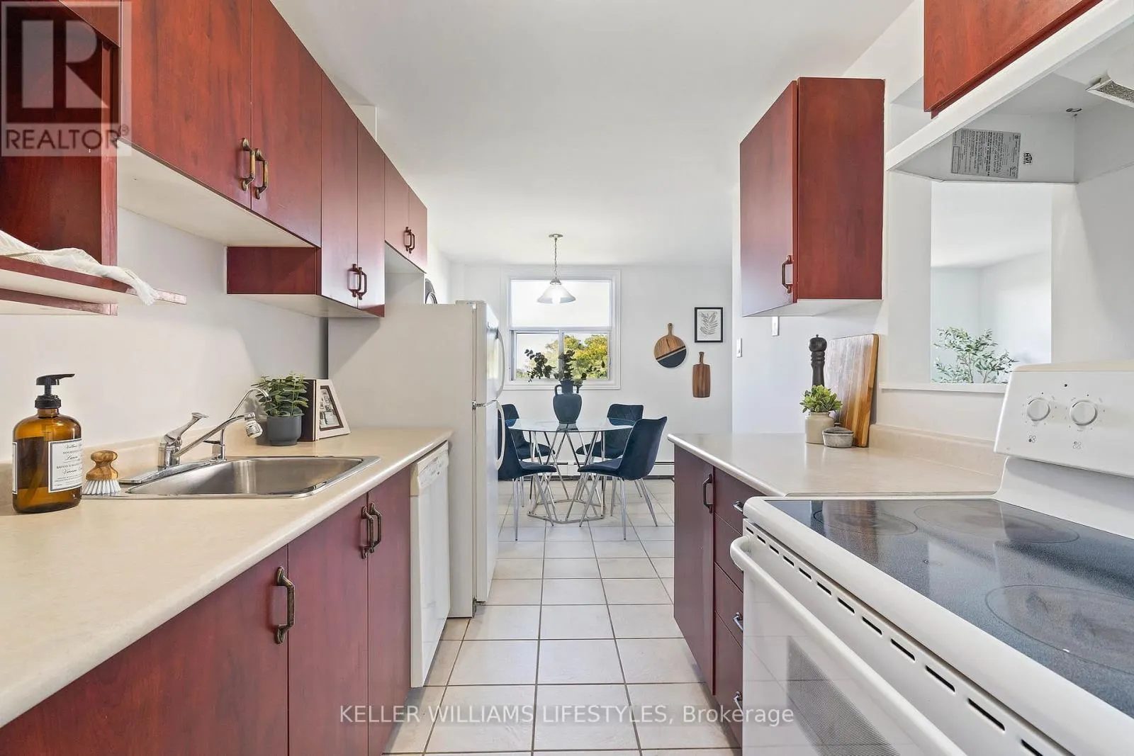 511 - 931 WONDERLAND ROAD S, #511