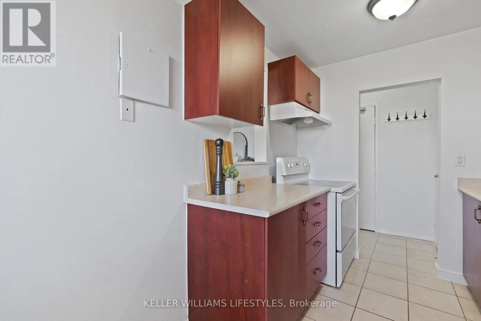 511 - 931 WONDERLAND ROAD S, #511