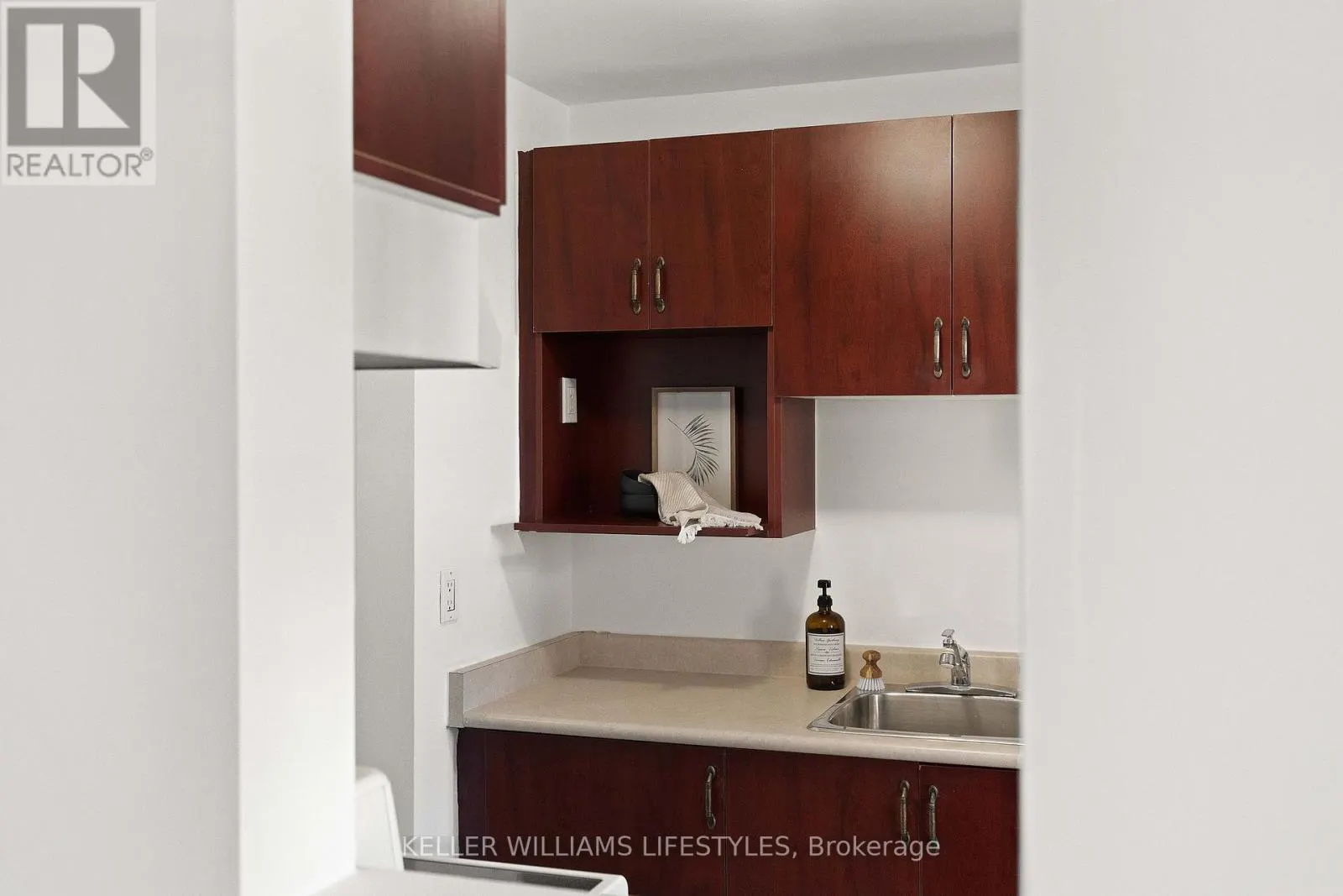 511 - 931 WONDERLAND ROAD S, #511
