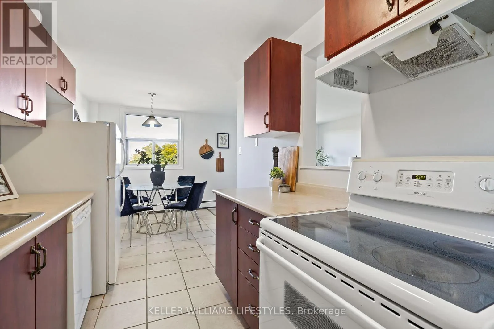 511 - 931 WONDERLAND ROAD S, #511