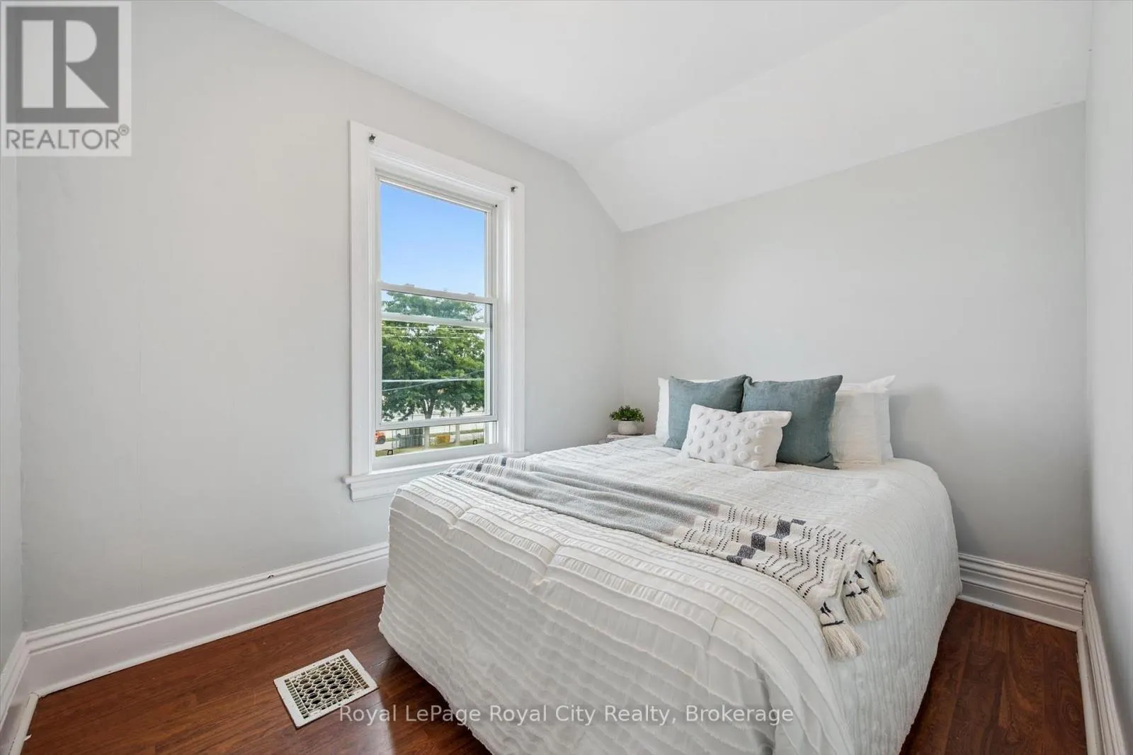 178 YORK ROAD