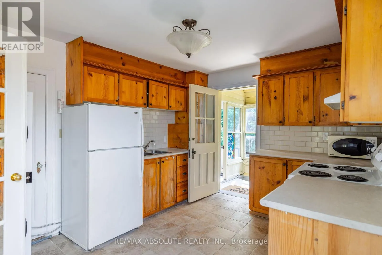 3 - 258 DALY AVENUE