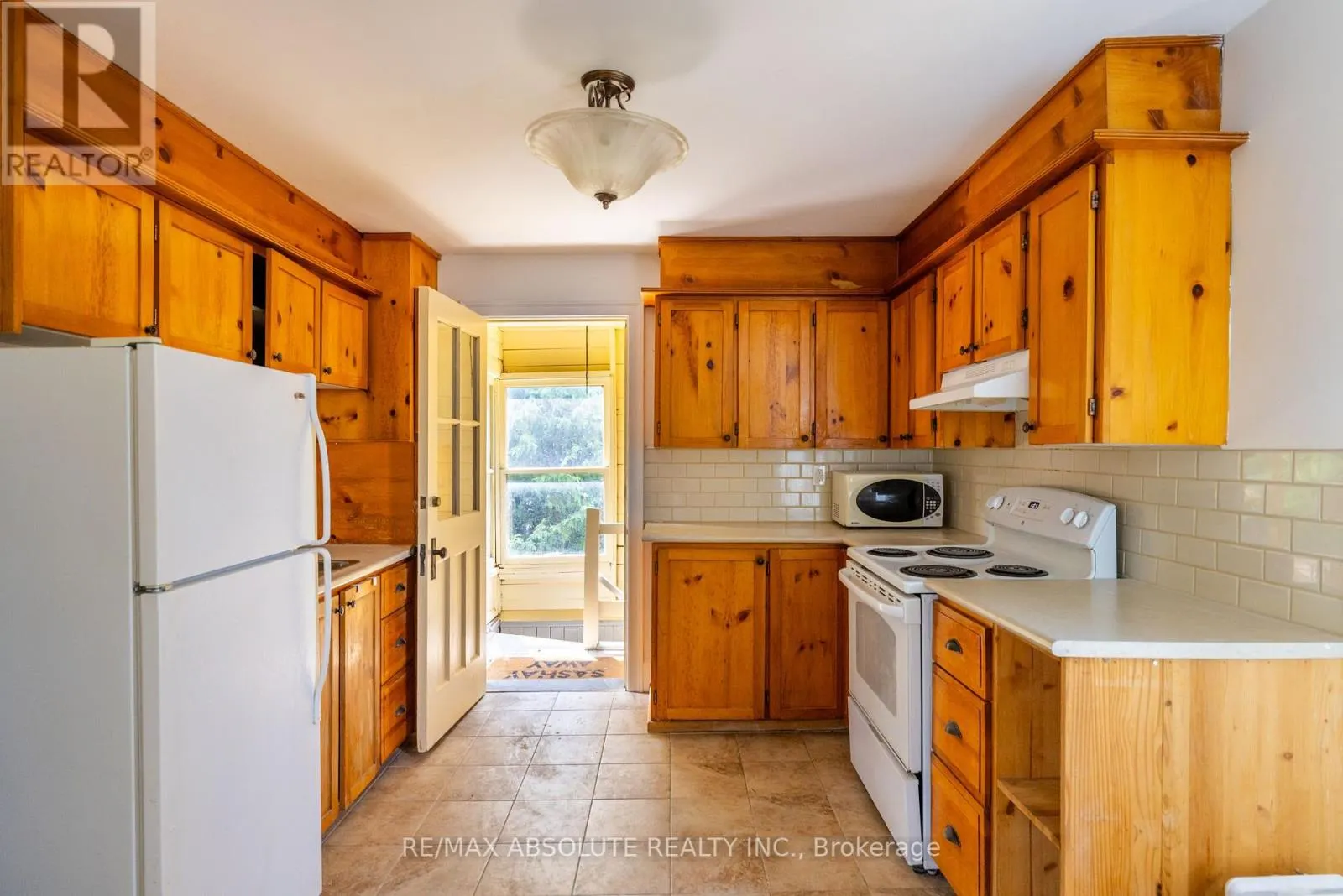 3 - 258 DALY AVENUE