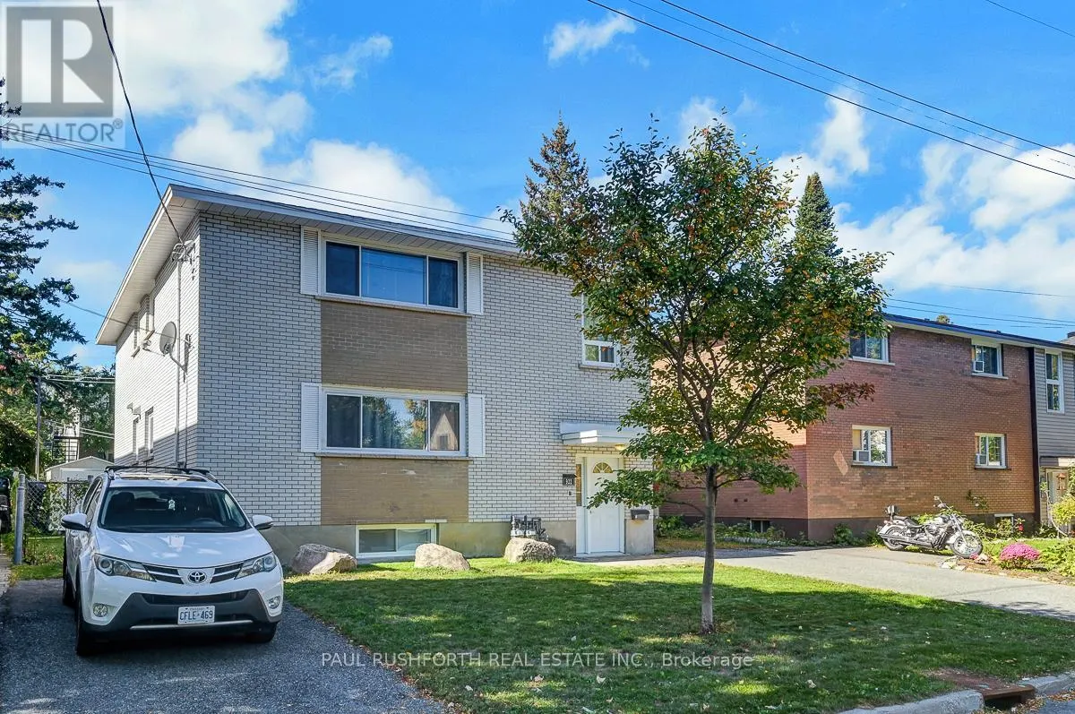 922 PINEWOOD CRESCENT