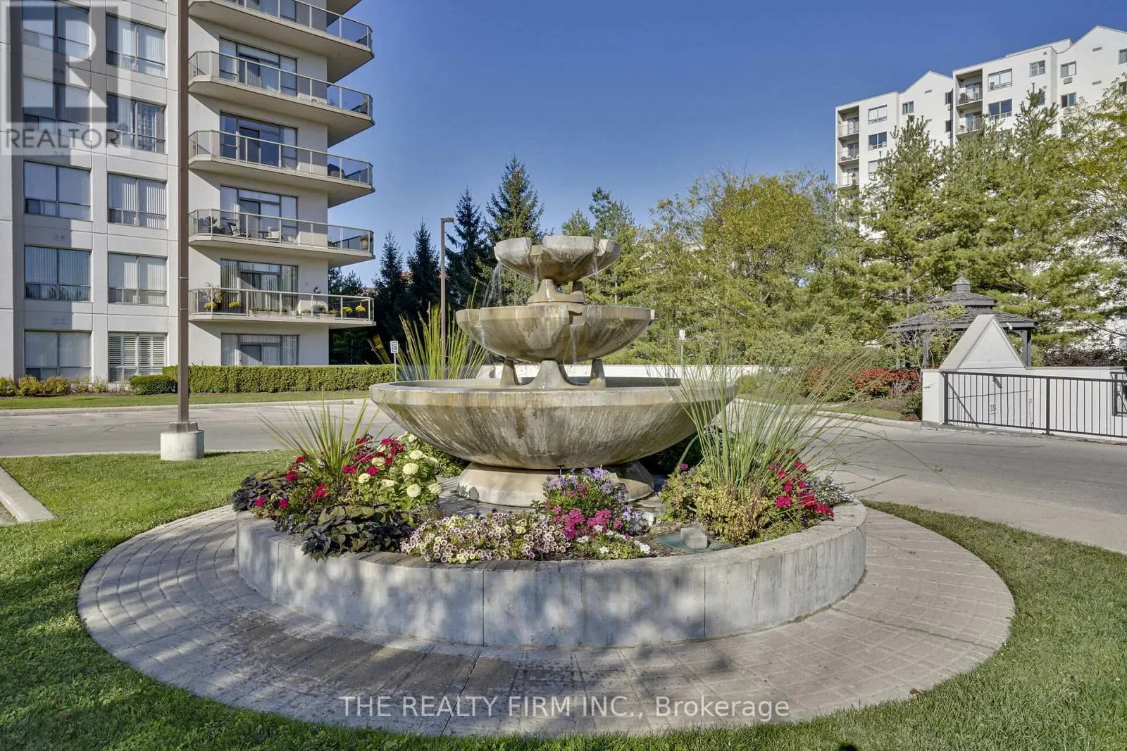 107 - 353 COMMISSIONERS ROAD W, #107
