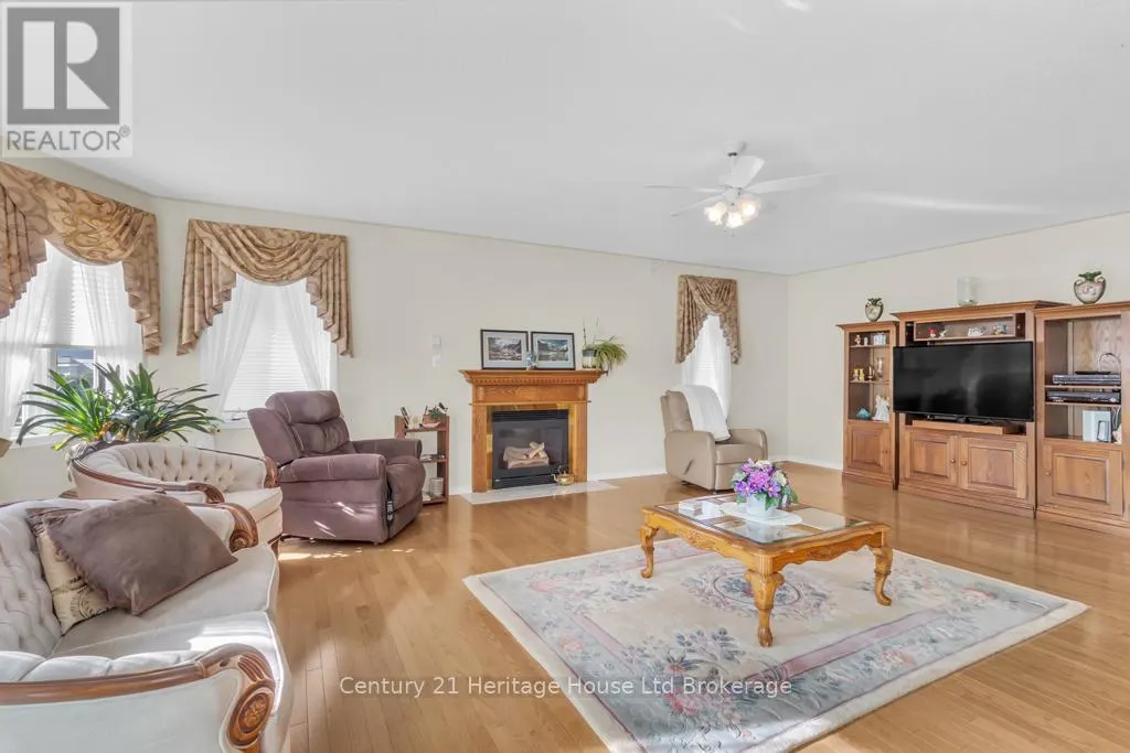 58 WILKINS CRESCENT