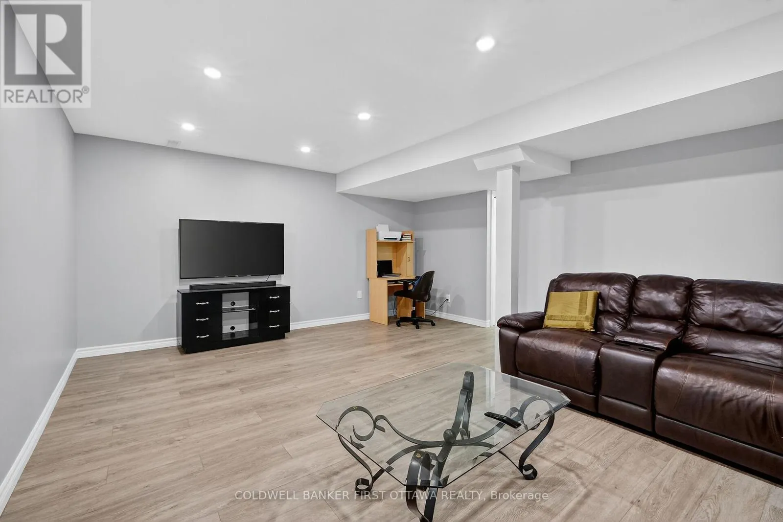 6 PENNINGTON LANE