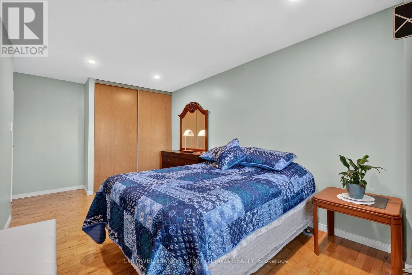 6 PENNINGTON LANE
