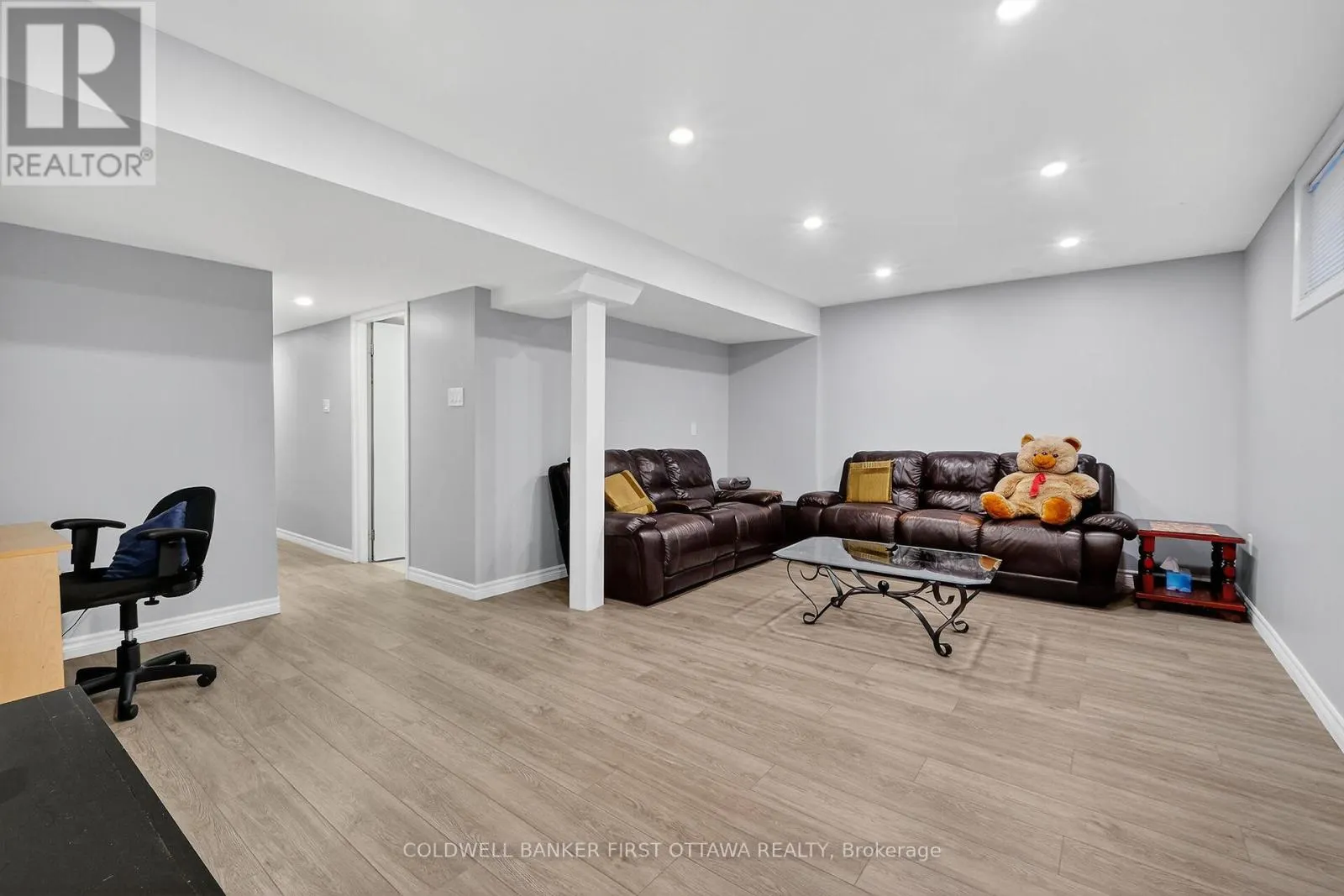 6 PENNINGTON LANE