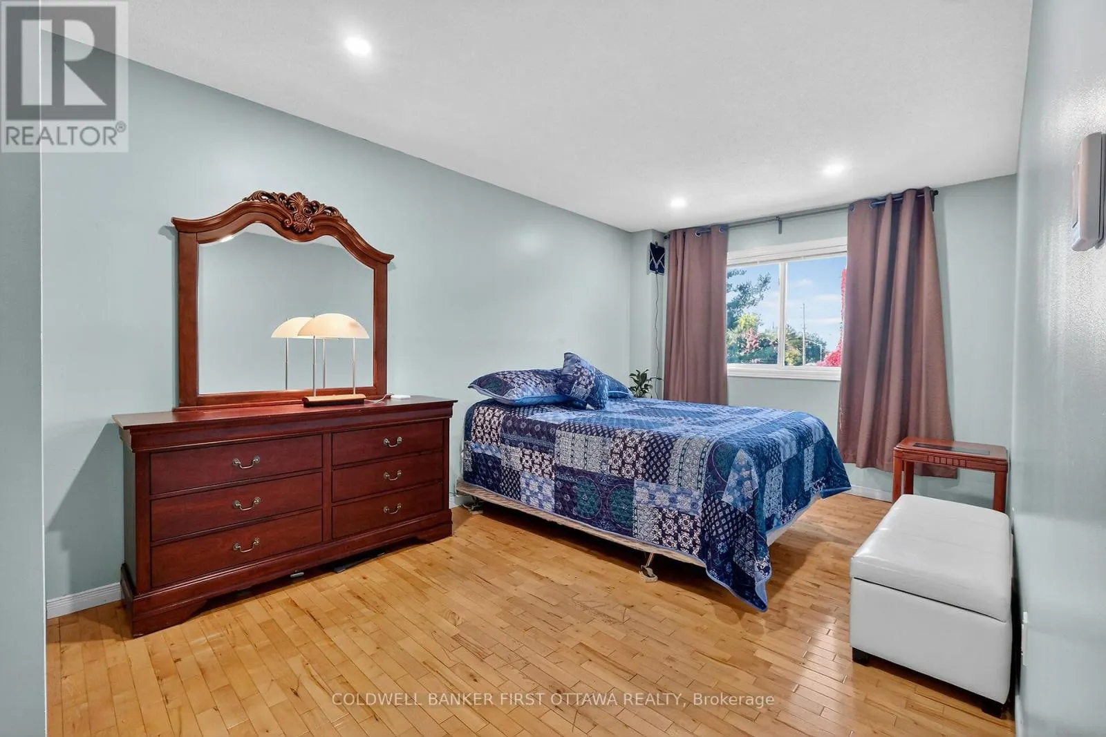 6 PENNINGTON LANE