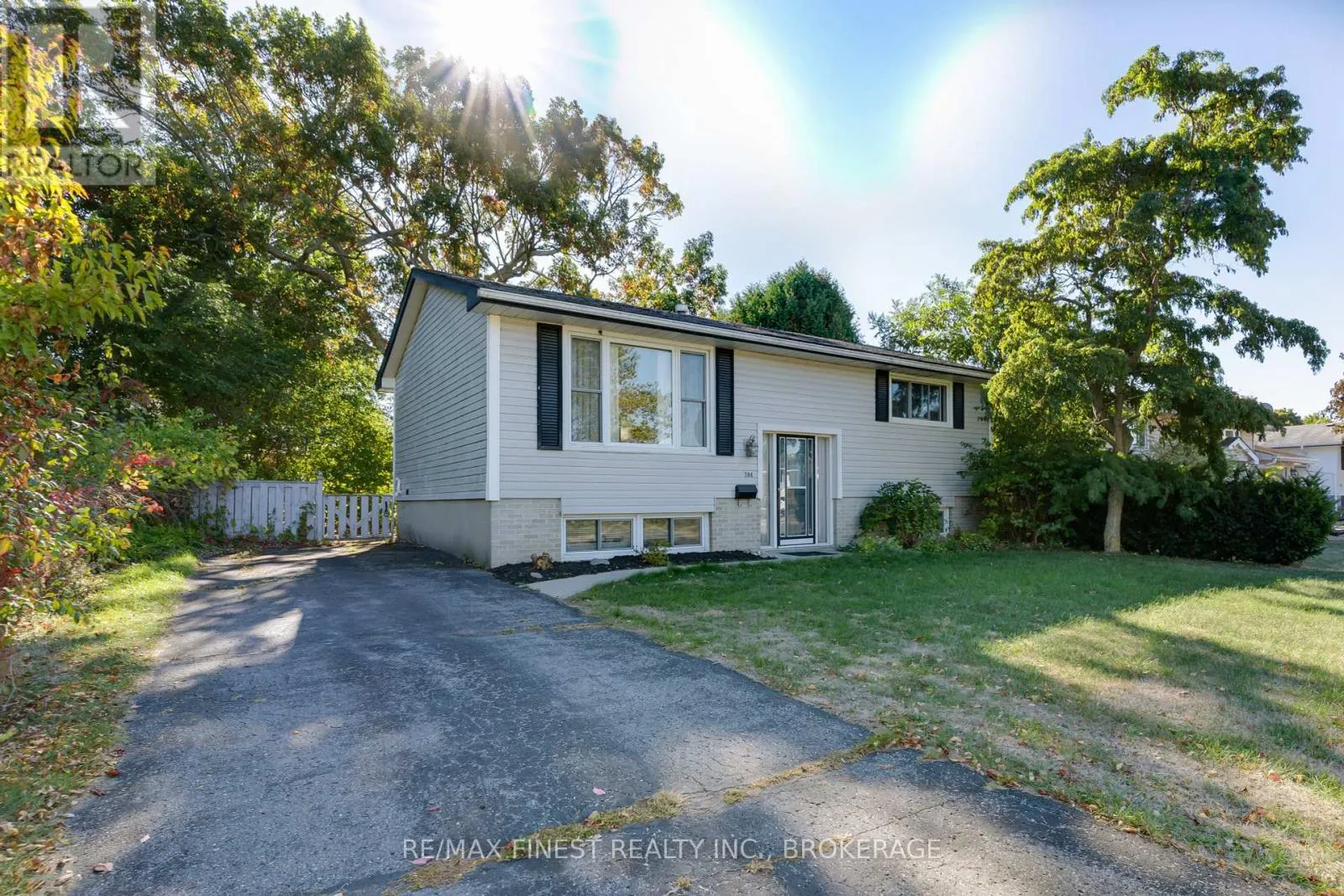 704 AYLMER CRESCENT