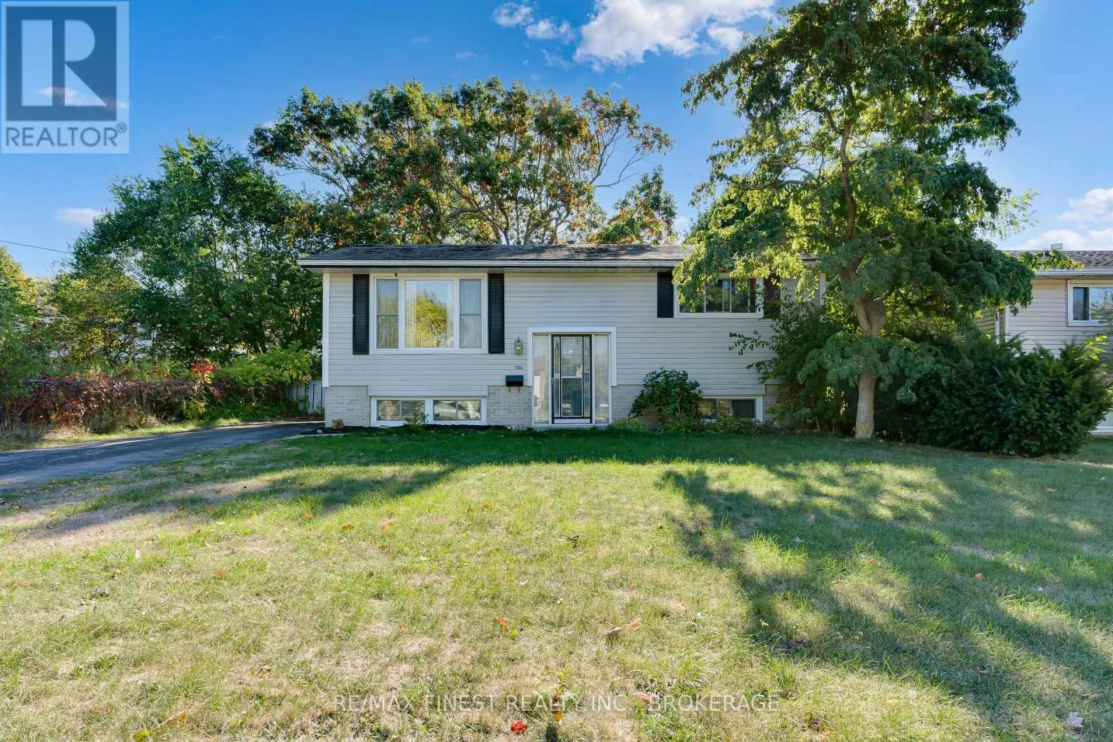704 AYLMER CRESCENT