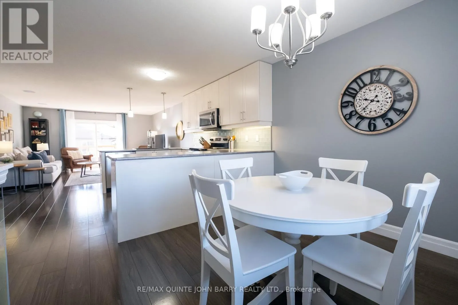 6 MCINTOSH CRESCENT