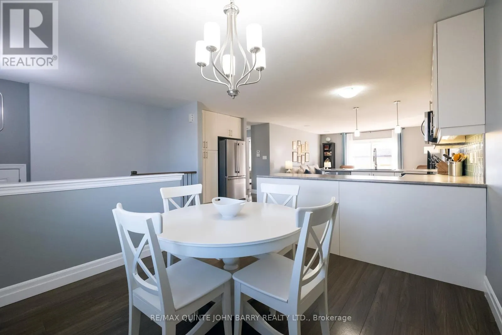 6 MCINTOSH CRESCENT