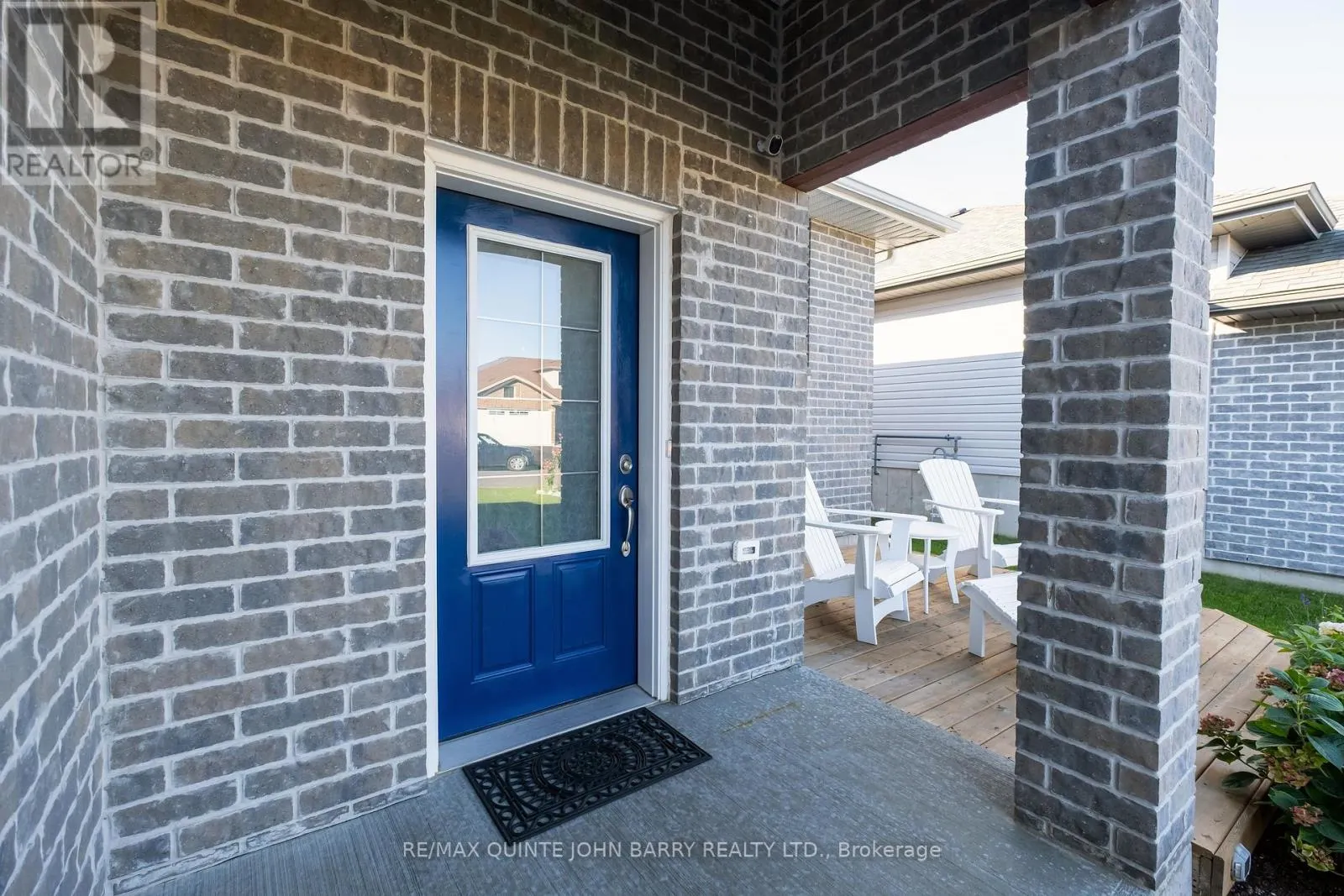 6 MCINTOSH CRESCENT