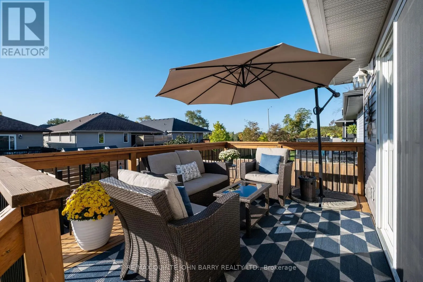 6 MCINTOSH CRESCENT