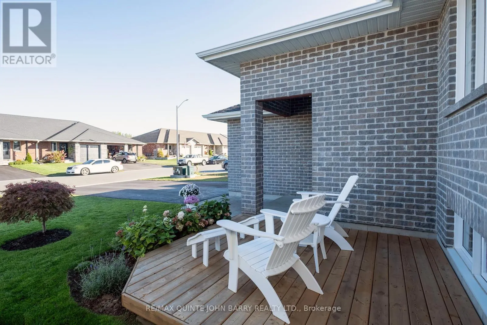 6 MCINTOSH CRESCENT