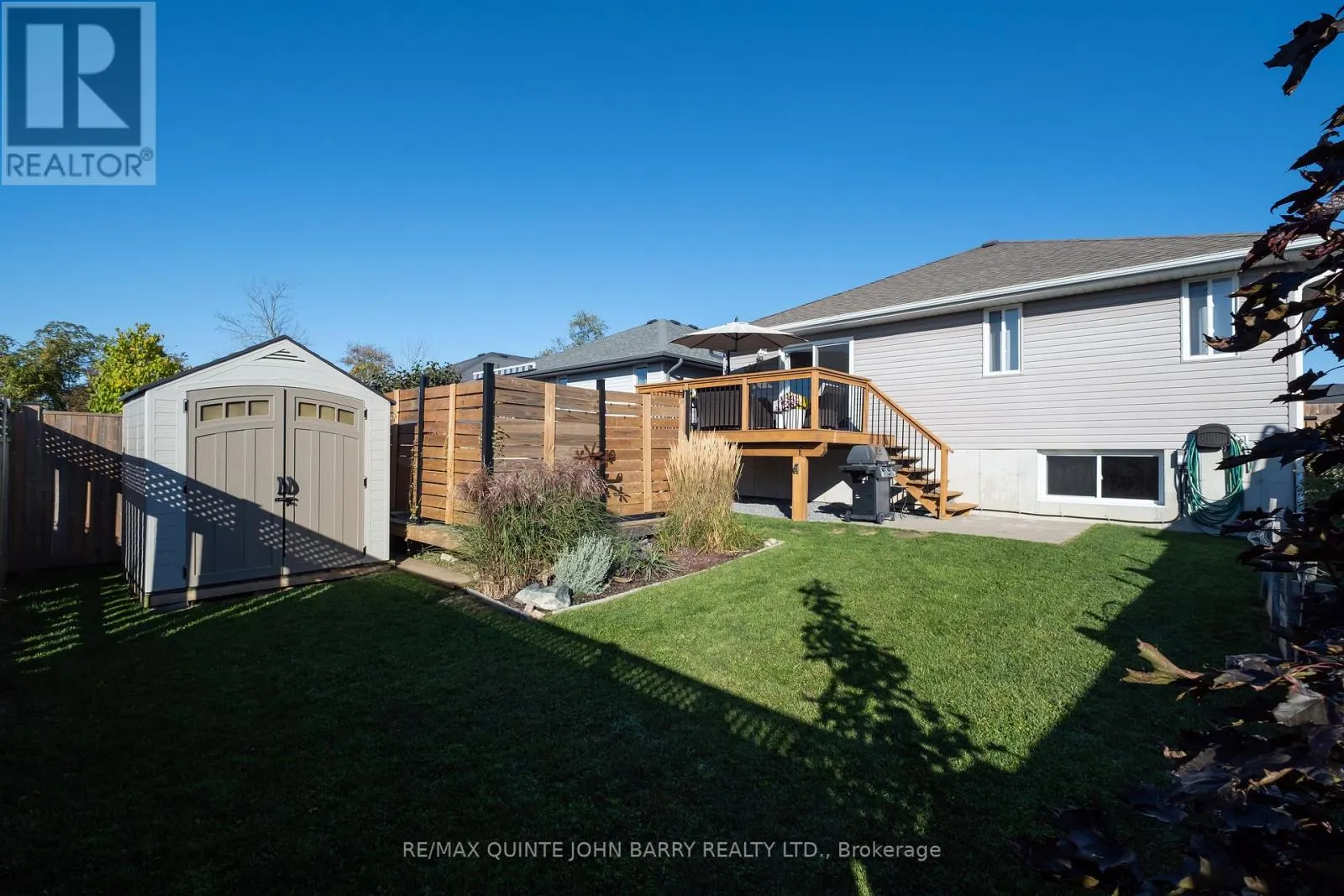 6 MCINTOSH CRESCENT