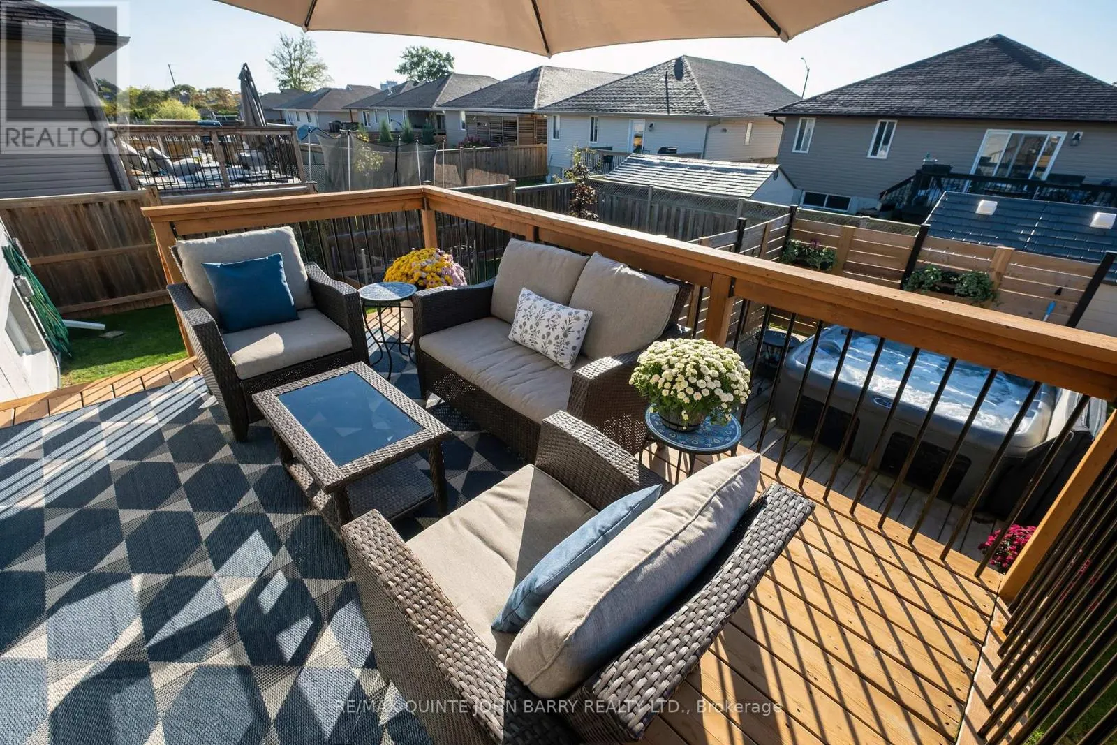 6 MCINTOSH CRESCENT