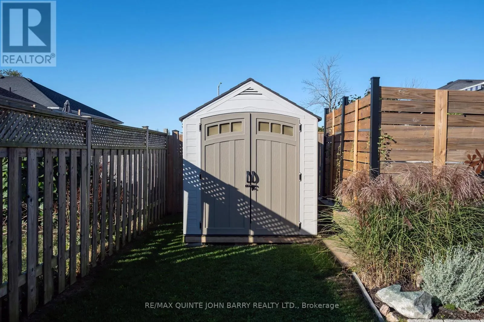 6 MCINTOSH CRESCENT