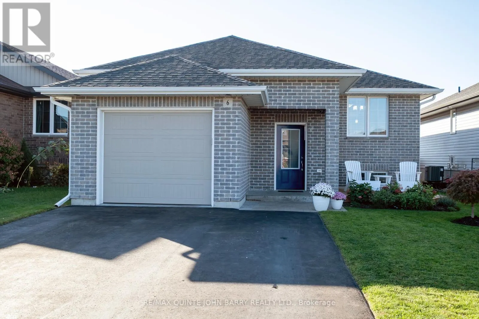 6 MCINTOSH CRESCENT