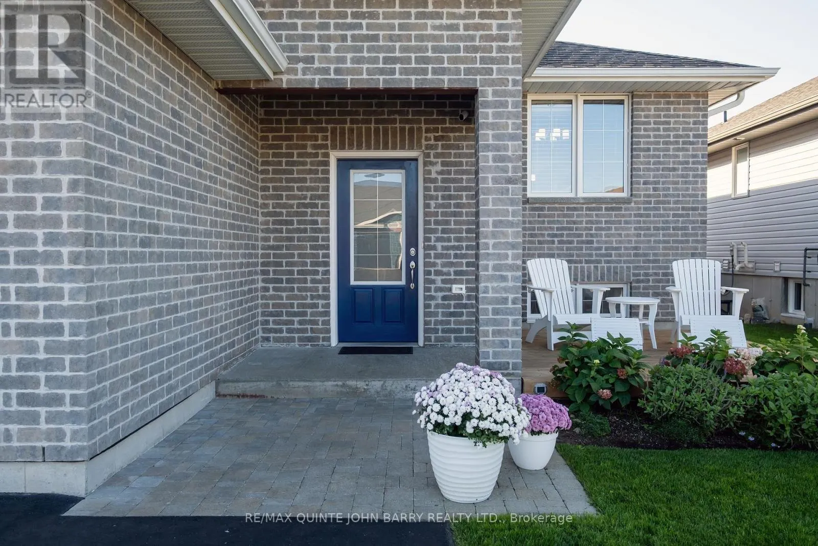 6 MCINTOSH CRESCENT