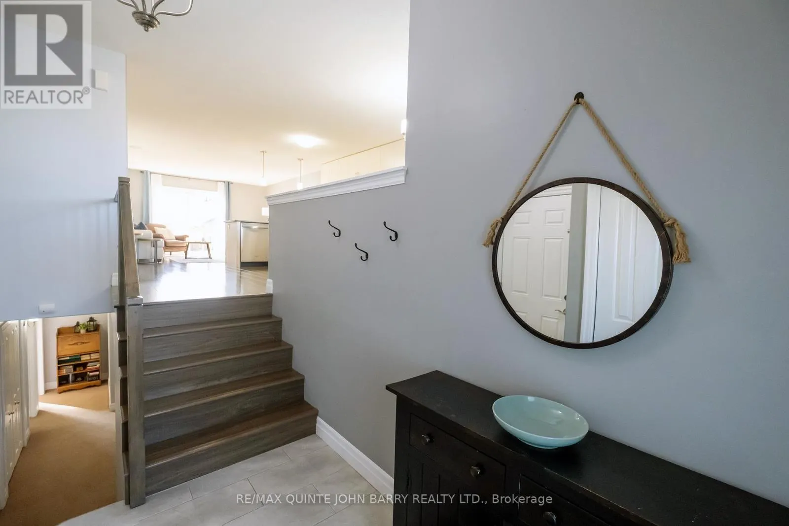 6 MCINTOSH CRESCENT