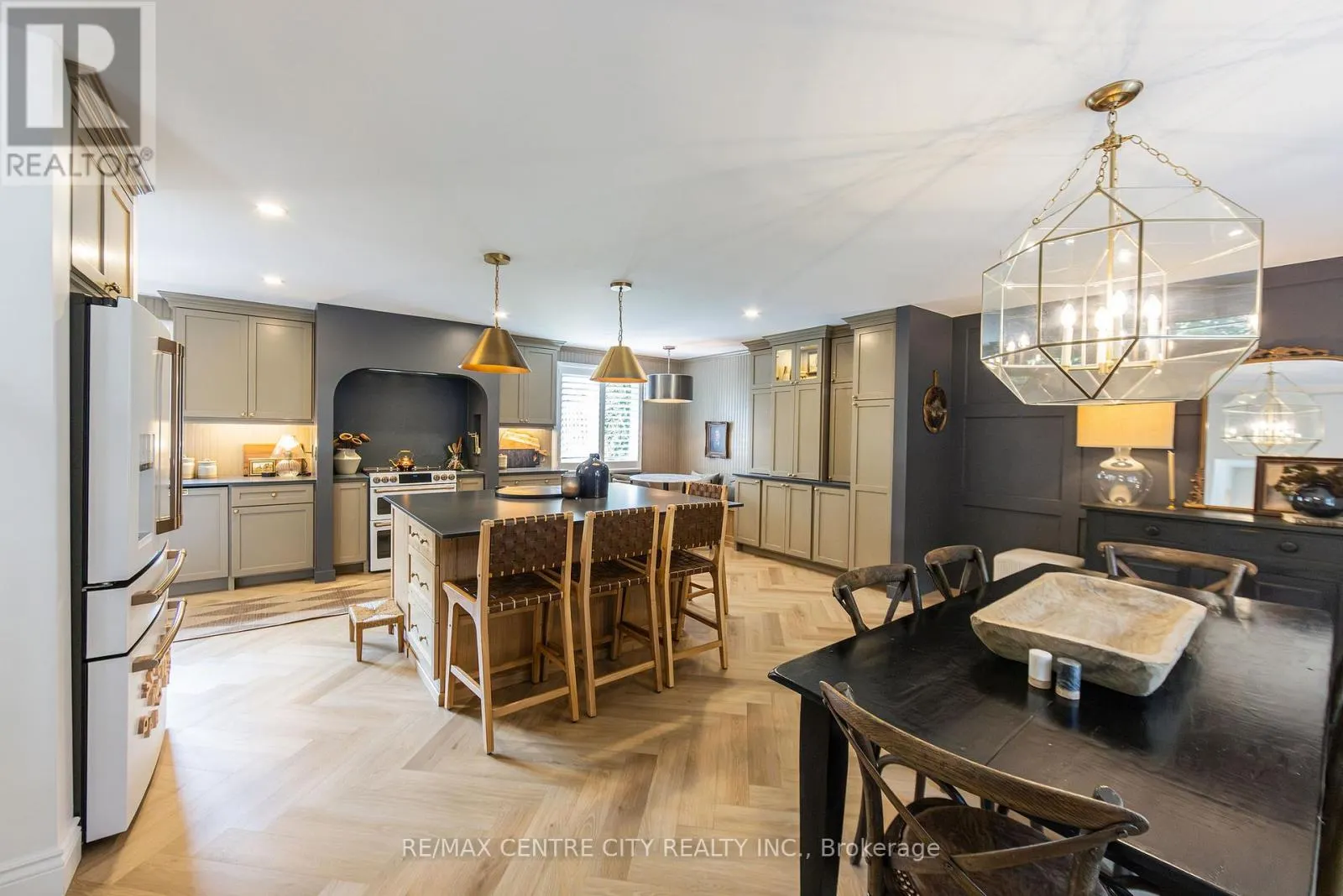 144 SPRINGFIELD CRESCENT