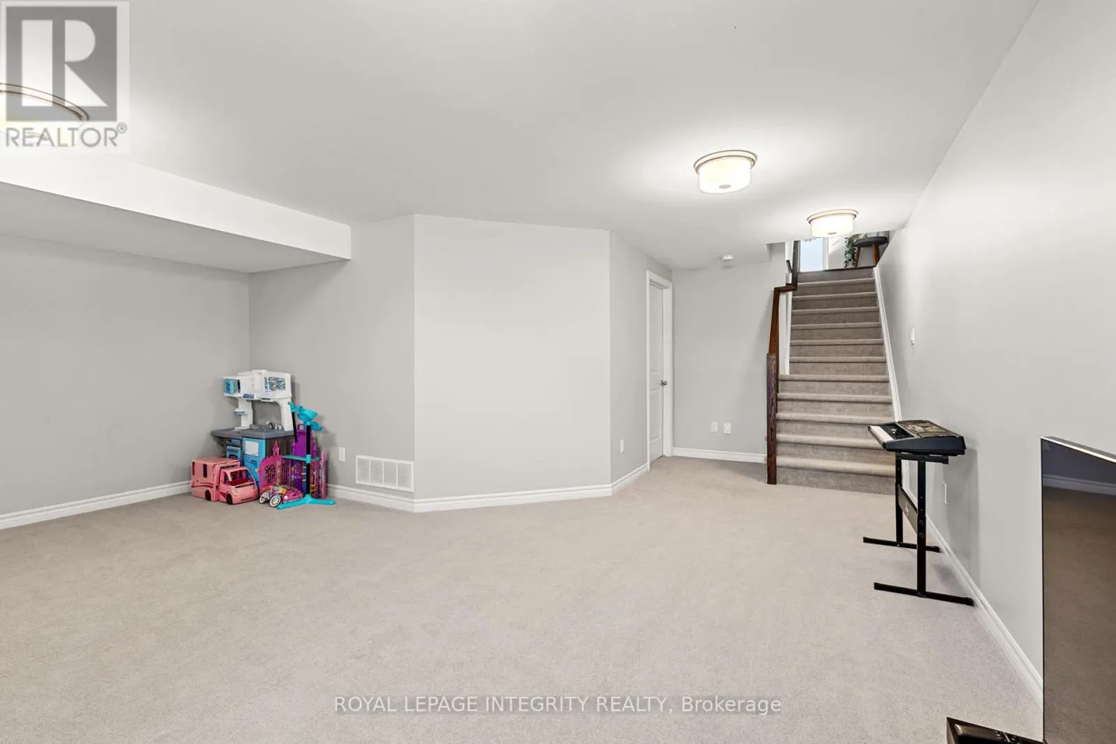 526 JACKDAW AVENUE