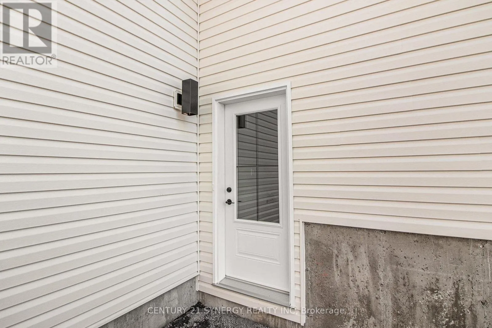B - 60 HELEN STREET