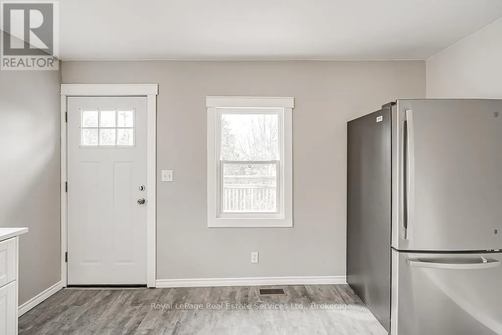 UPPER - 33 ROSE AVENUE, #Upper