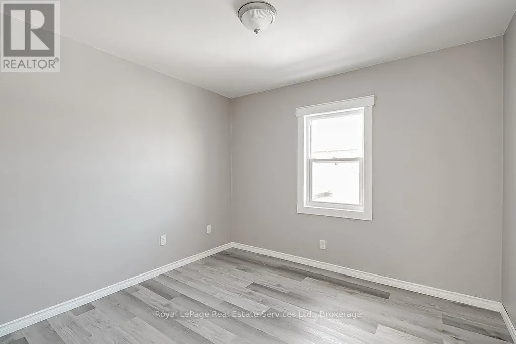 UPPER - 33 ROSE AVENUE, #Upper