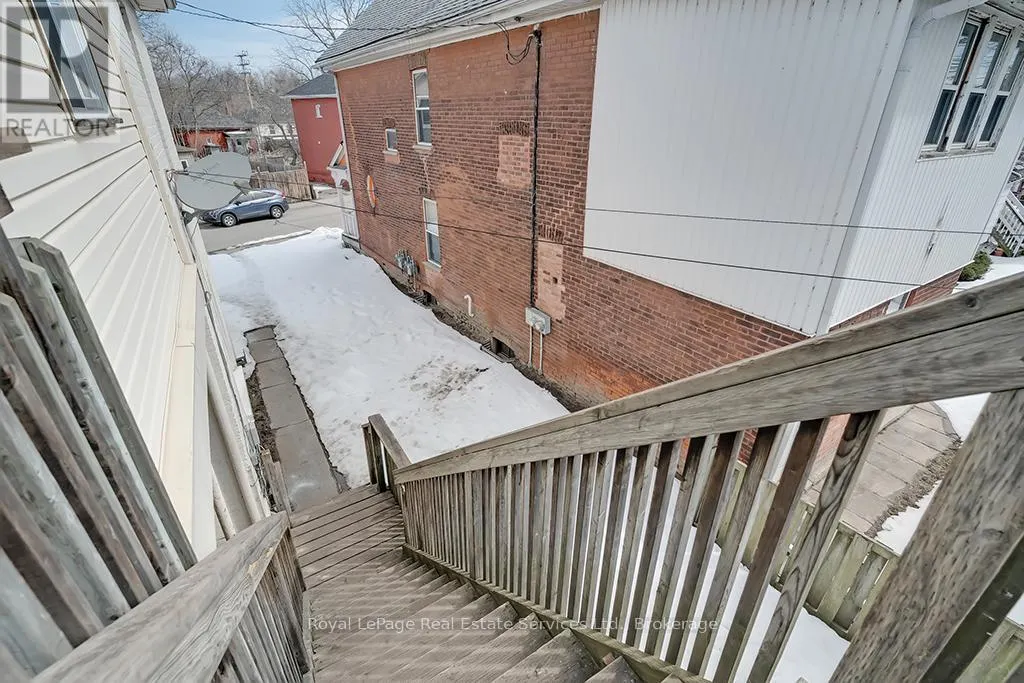 UPPER - 33 ROSE AVENUE, #Upper