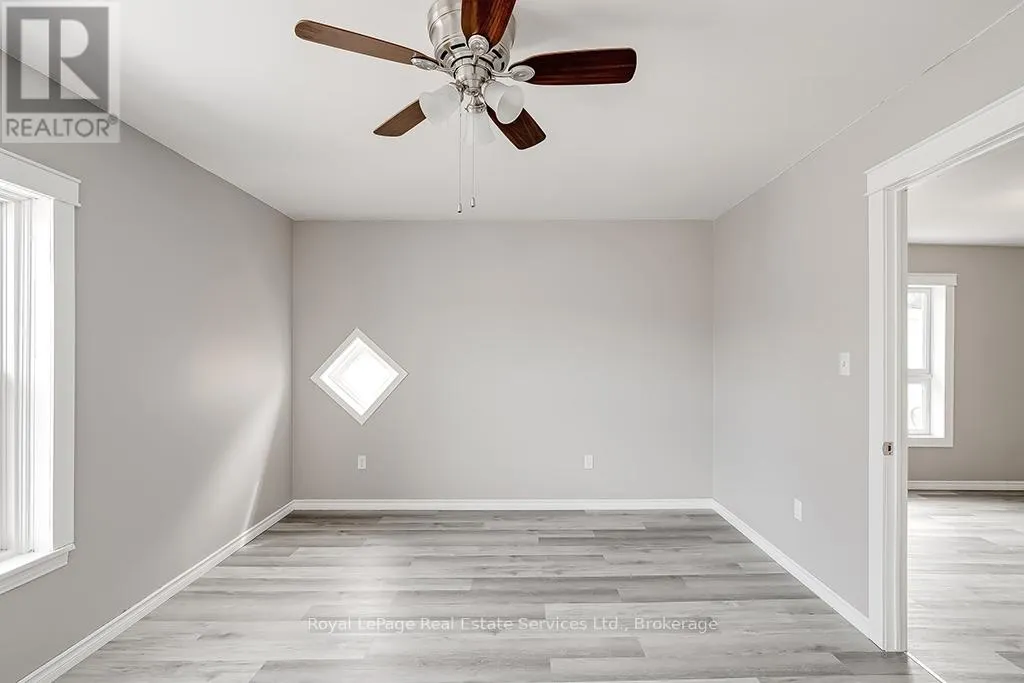 UPPER - 33 ROSE AVENUE, #Upper