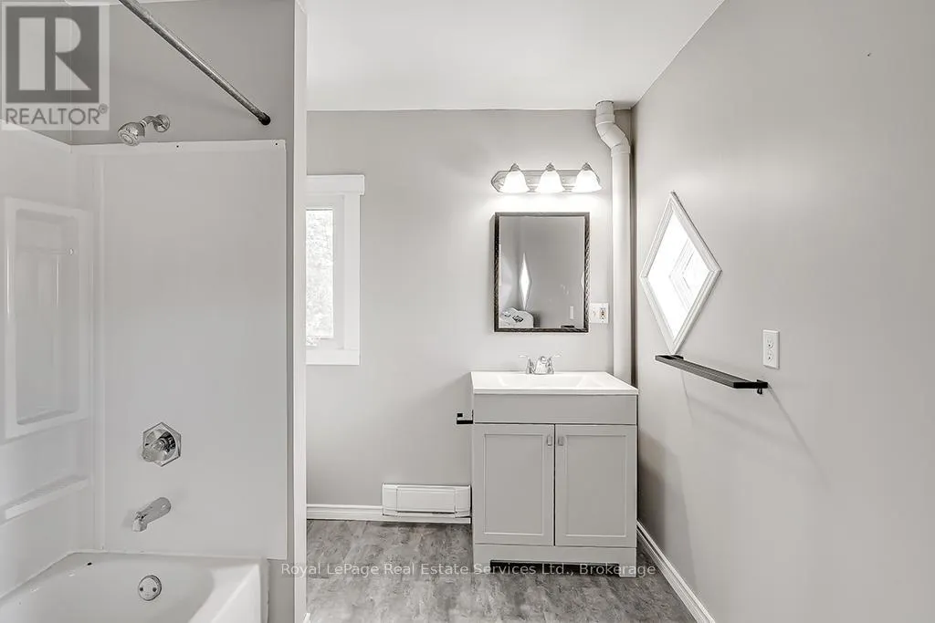 UPPER - 33 ROSE AVENUE, #Upper