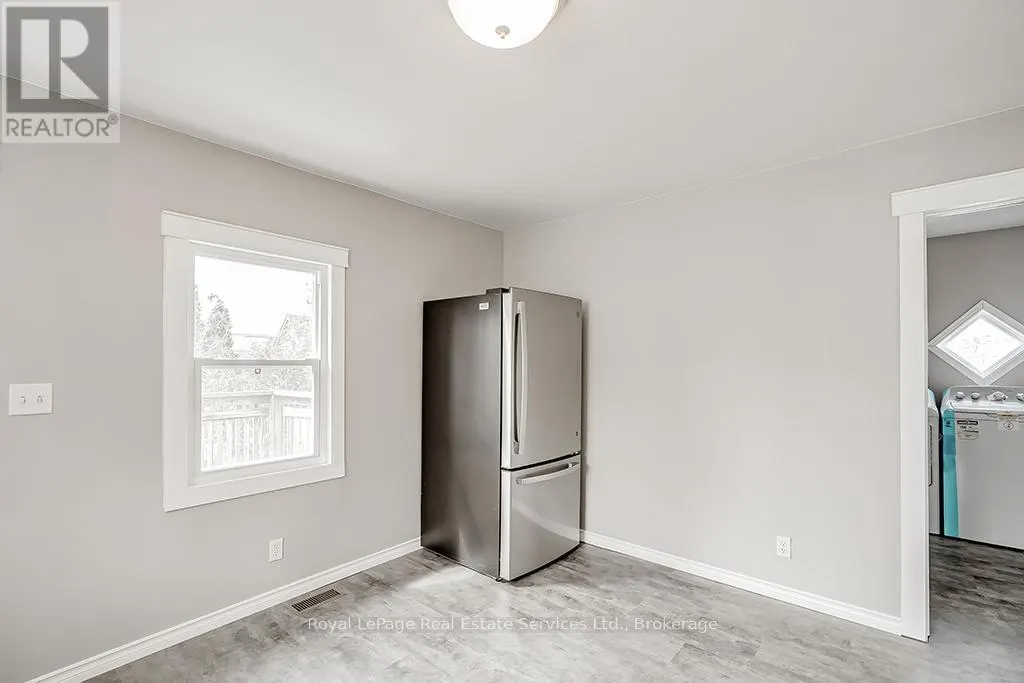 UPPER - 33 ROSE AVENUE, #Upper