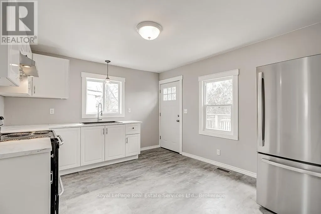 UPPER - 33 ROSE AVENUE, #Upper