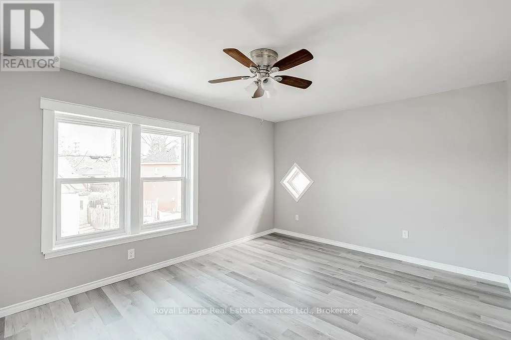 UPPER - 33 ROSE AVENUE, #Upper