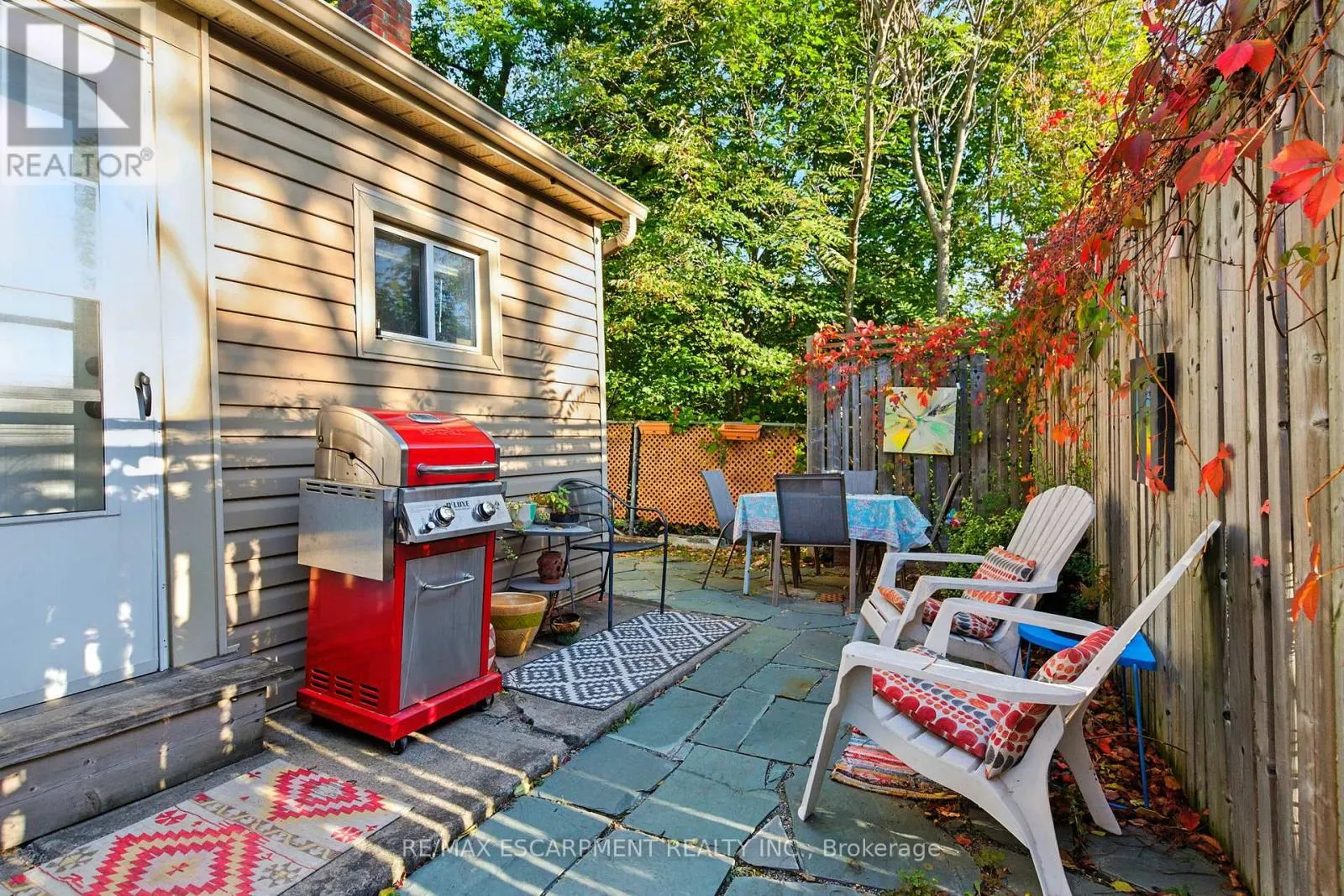 346 HUNTER STREET W