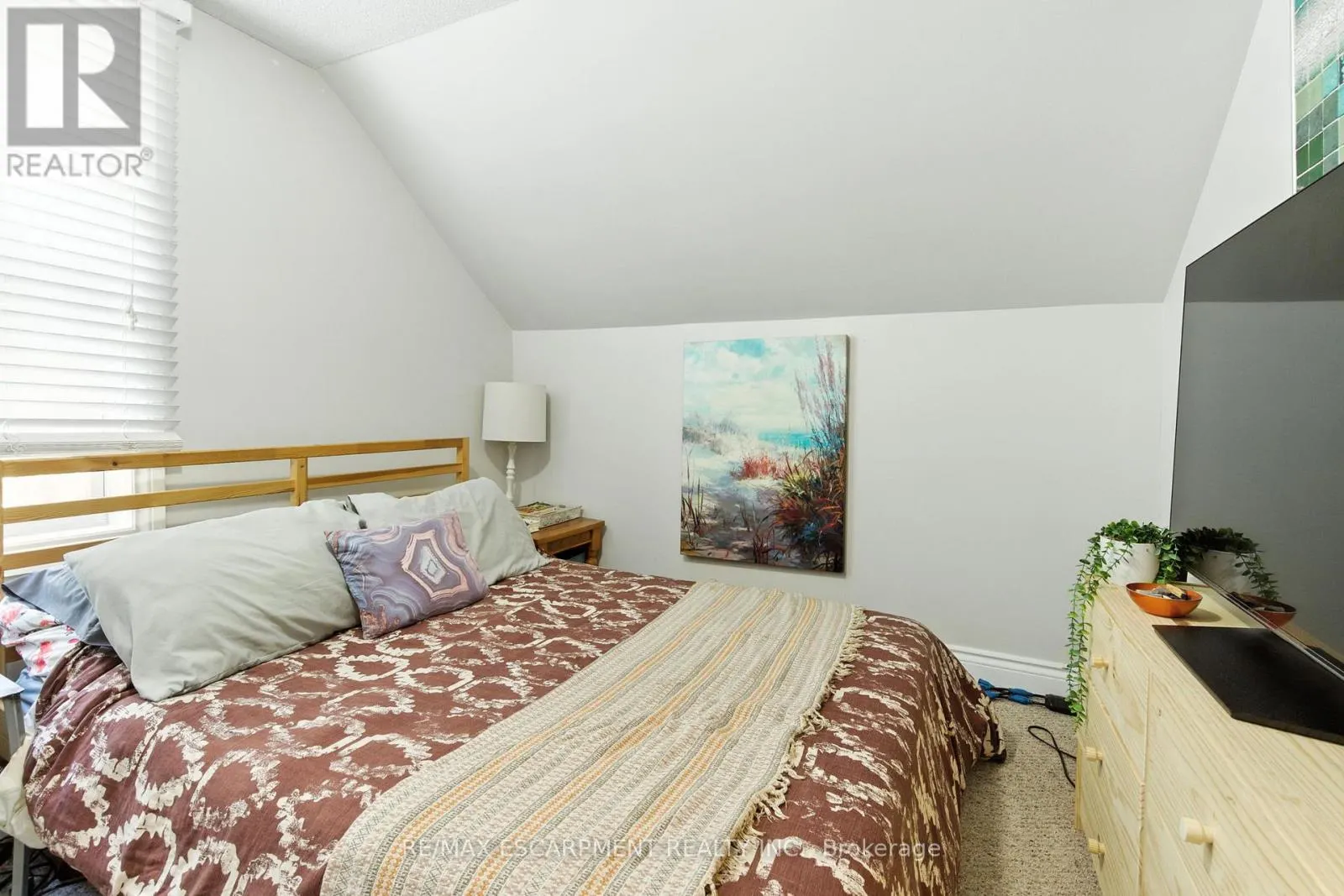 346 HUNTER STREET W