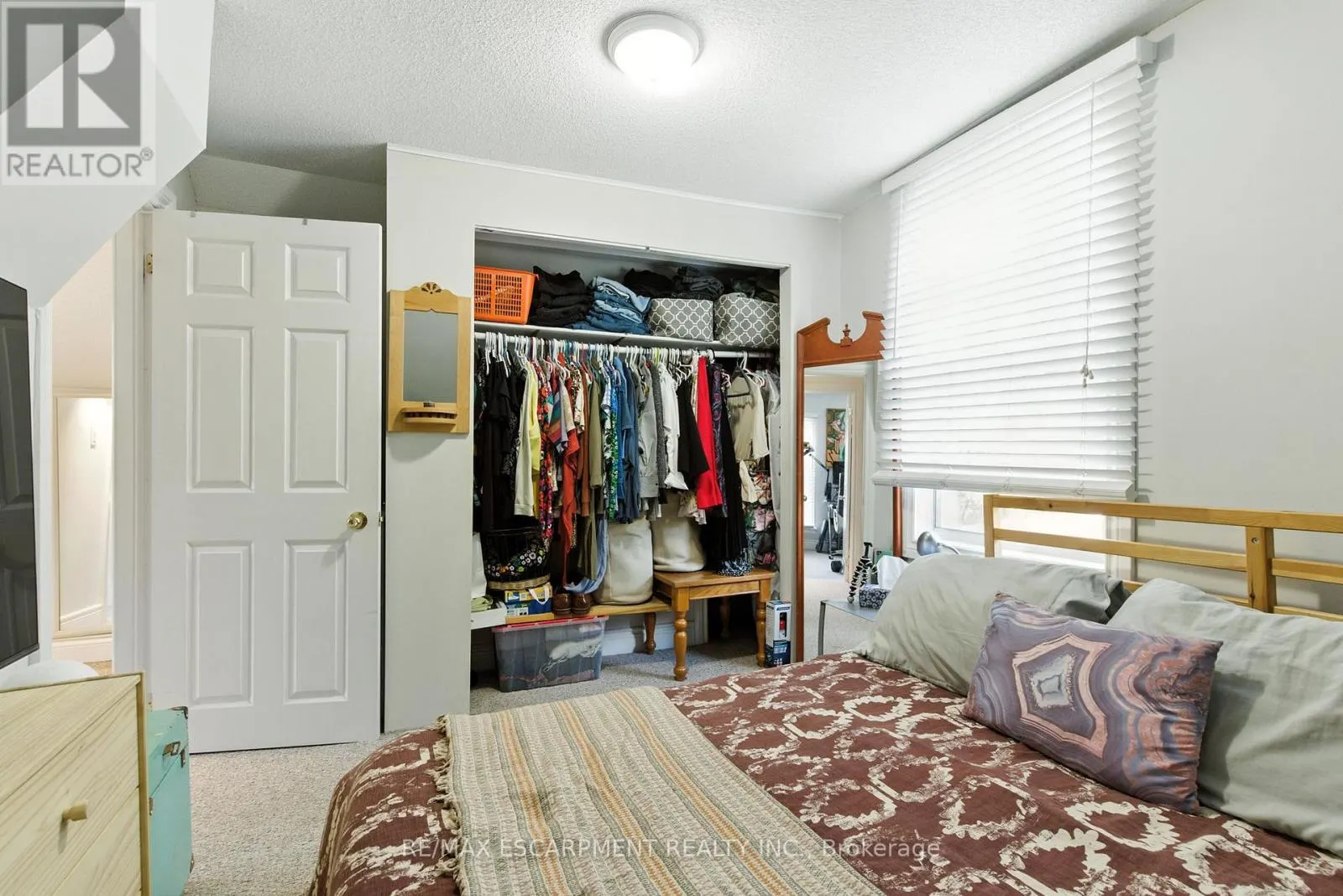 346 HUNTER STREET W